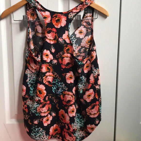 High-Low Floral Tank - Picture 4 of 4